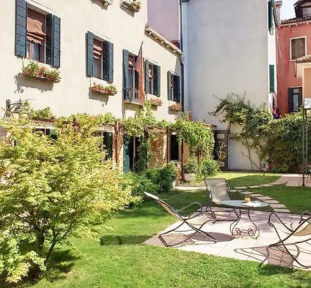 Nocleg ze śniadaniem Casa Rezzonico 2*
