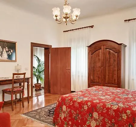 Casa Rezzonico Nocleg ze śniadaniem 2*