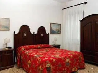 Casa Rezzonico Alojamento de Acomodação e Pequeno-almoço 2*